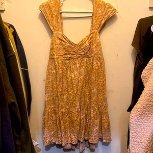 Super cute summer dress. Wore one season.